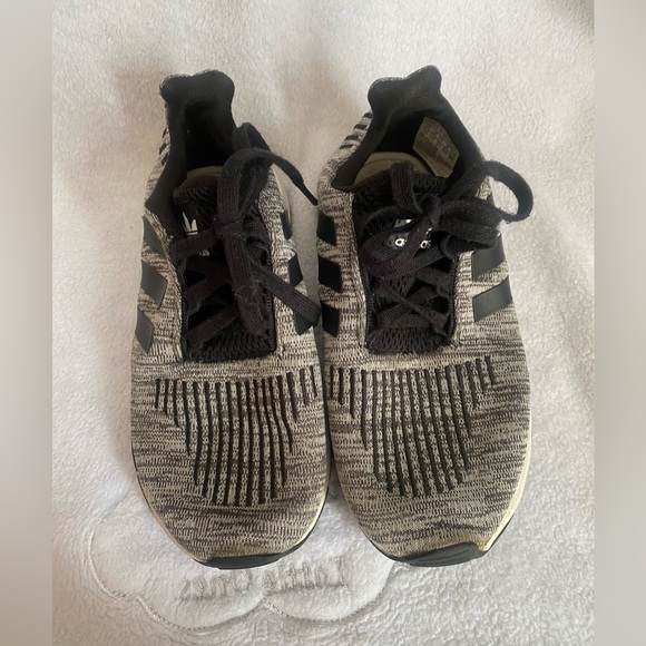 Adidas kids shoes size 13 small - Picture 5 of 7